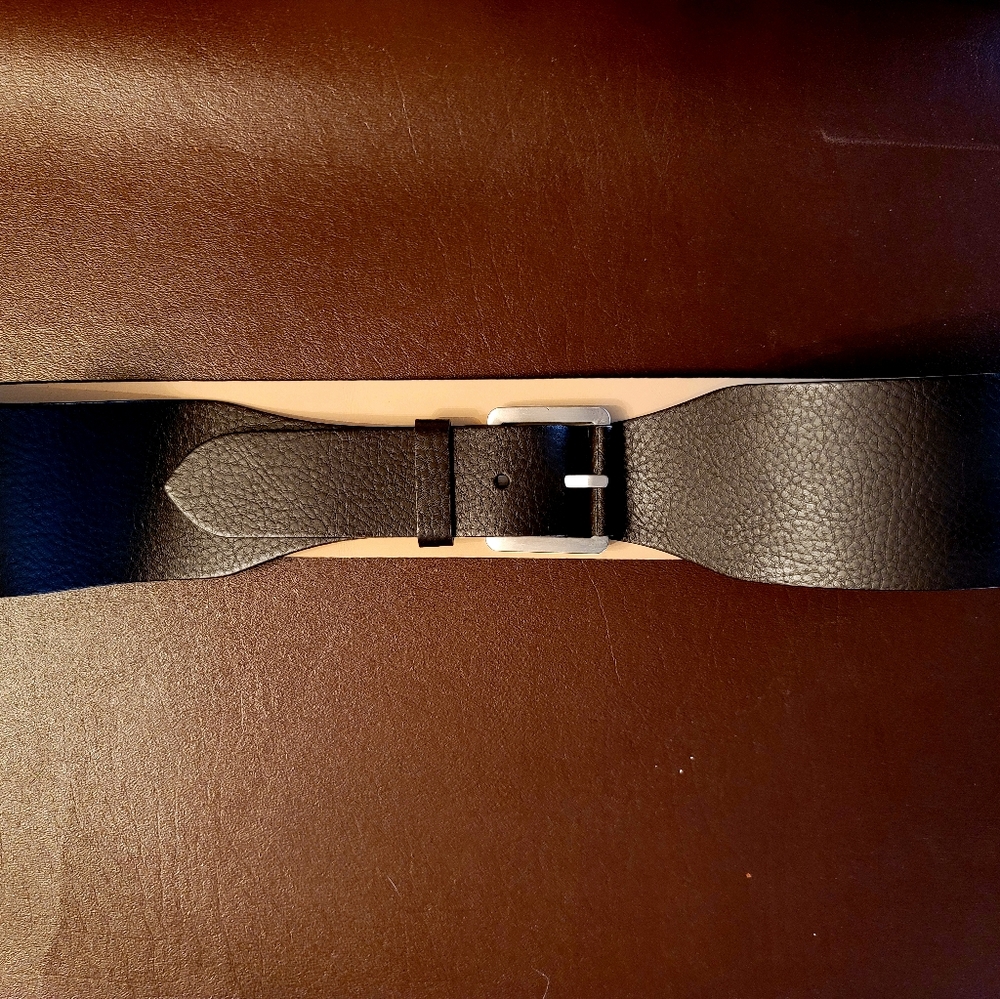 BR leather belt.